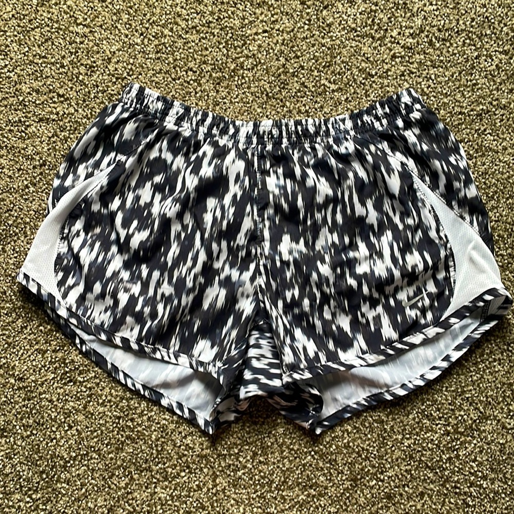 Nike women’s lower rise running shorts
